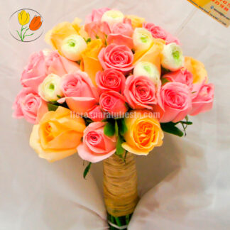 Ramo de rosas y ranunculos