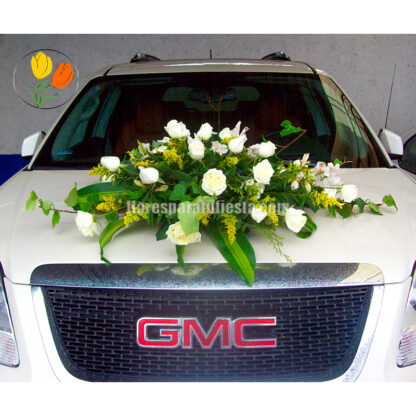 Camioneta decorada con flores