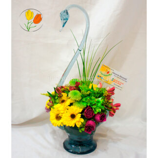 Cisne con flores