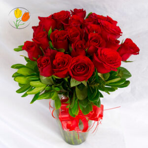 24 rosas rojas en jarron