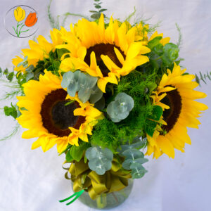 5 girasoles en jarron de vidrio