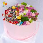 Caja con flores y chocolates