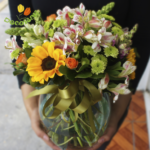 Alstroemerias perritos y girasol mini