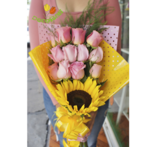 Rosas y girasol grande