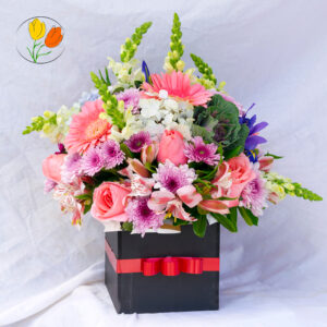 Rosas gerberas y hortensias en caja