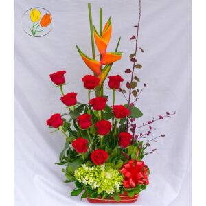 Rosas y hortensia en barro