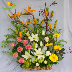 Aves lili y gerbera en canasta