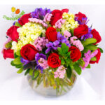 Rosas y hortensia en pecera