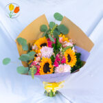 Roxana girasol y perrito en ramo