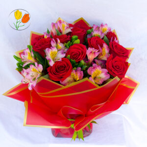 Alstroemeria y rosas en ramo